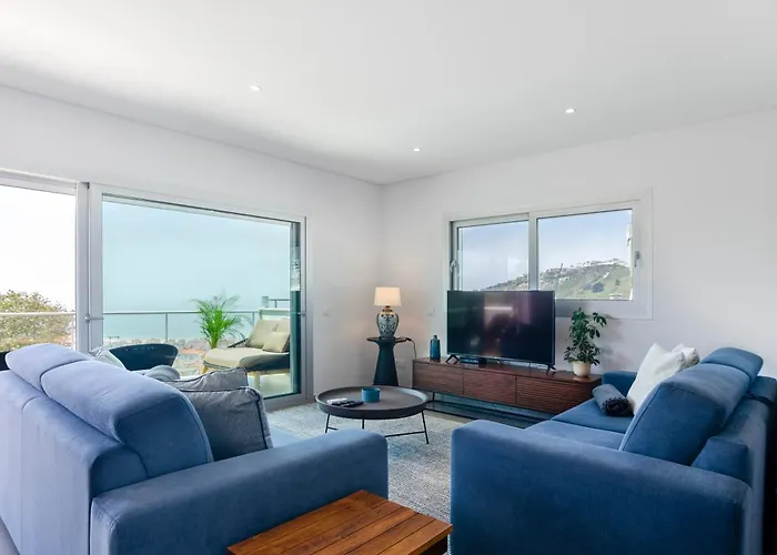 דירה Panoramic Views - Terrace, Sea Views & Pool נאזרה