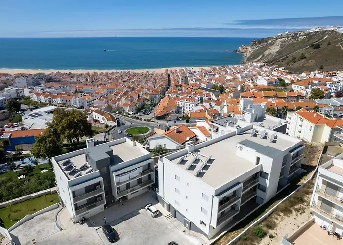 דירה Panoramic Views - Terrace, Sea Views & Pool נאזרה