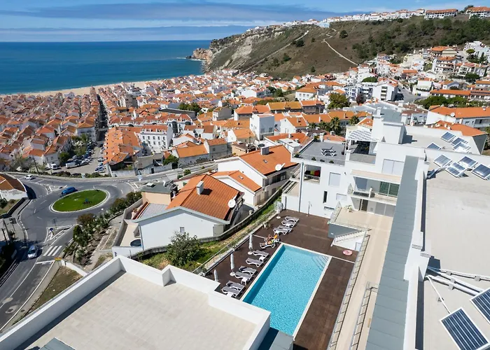 דירה Panoramic Views - Terrace, Sea Views & Pool נאזרה